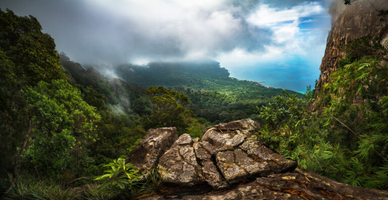 Blick vom Drachenhjorn auf Pulau Tioman (Malaysien) in mystischer Lichtstimmung